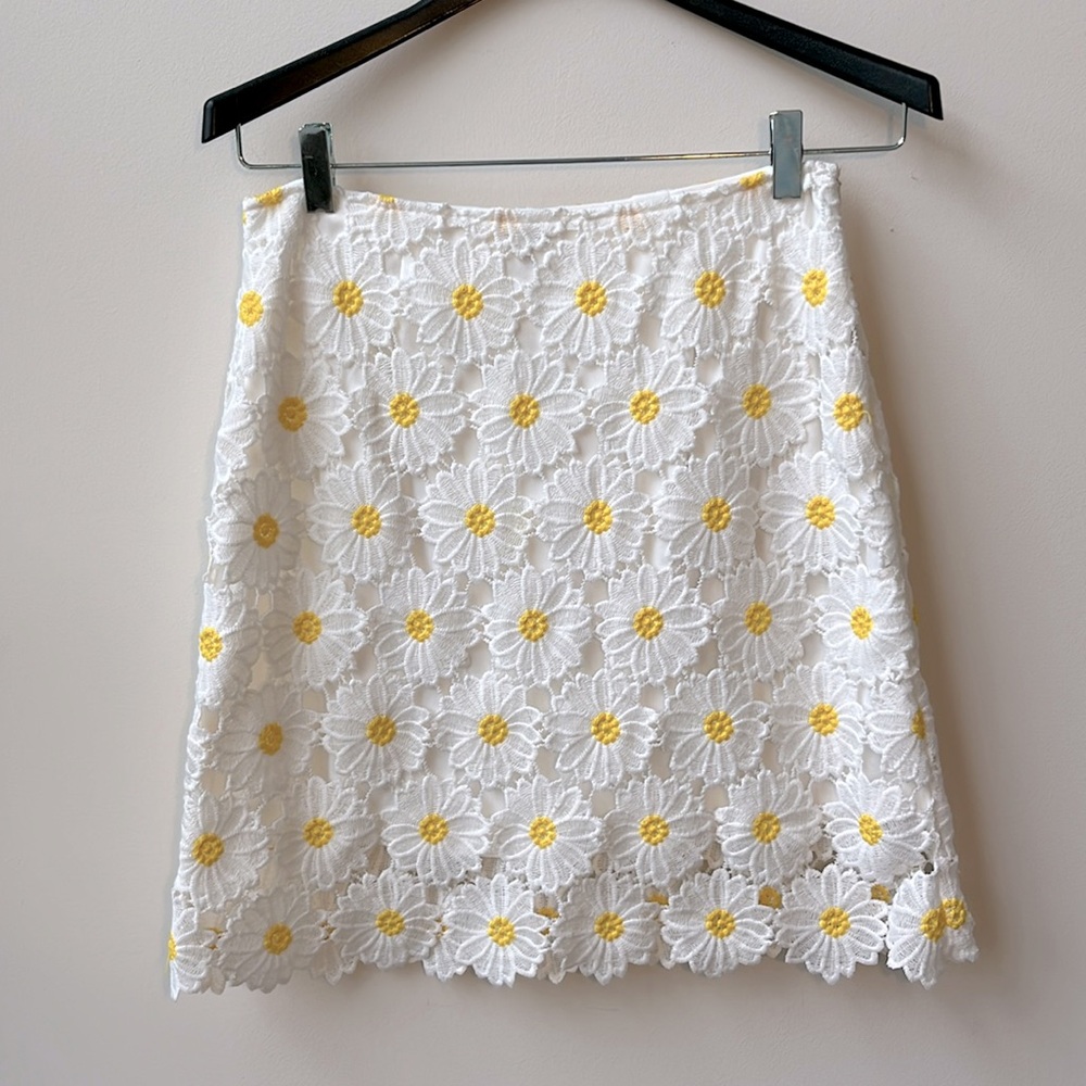 Daisy Lace Embroidered Skirt Size Medium